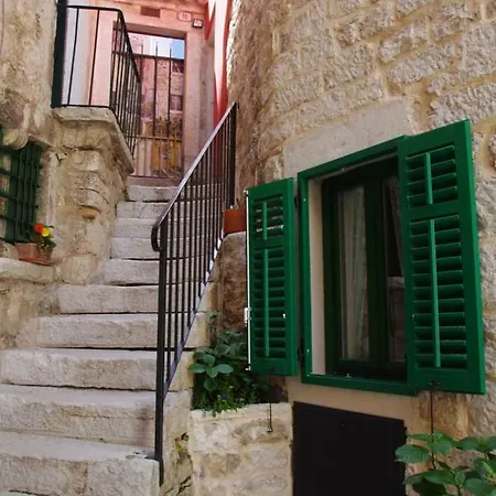 Monterosso Old Town アパート *