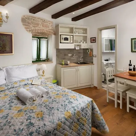 アパート Monterosso Old Town ロヴィニ