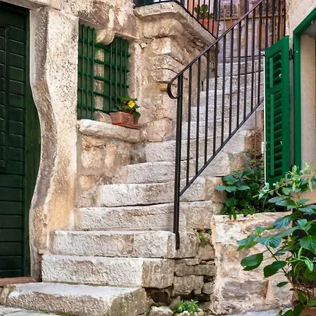 Monterosso Old Town Apartman *