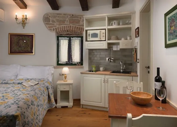 Monterosso Old Town 아파트 로비니