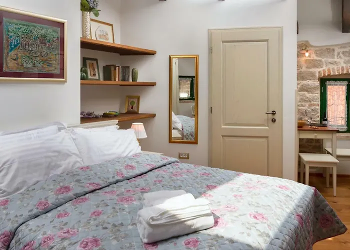 Monterosso Old Town 아파트 로비니